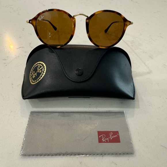 Ray-Ban Sunglasses - RB2447 1160 49-21 145 3N - In Like New condition! - Picture 1 of 9